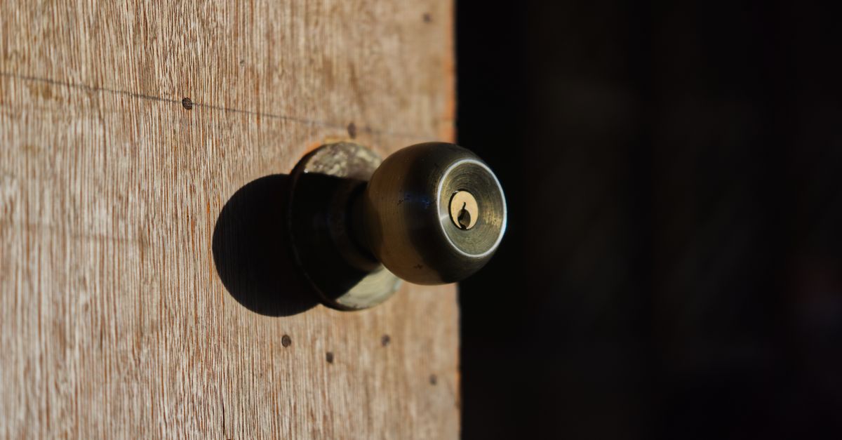 locksmith service technician — Toronto Iron Key Locksmith